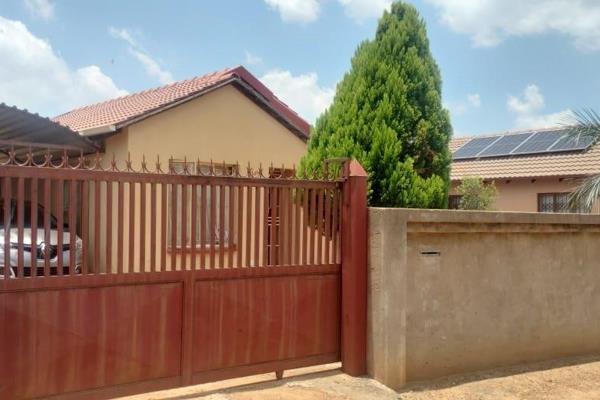 The house offer 2 bedrooms with 2 bathrooms, lounge, sitting room and kitchen.

The property offers a double carport and situated in ...