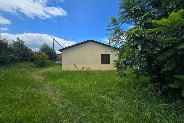 Discover the potential of this charming property in the peaceful area of Gingindlovu. This home offers 3 bedrooms, 1 bathroom, an ...