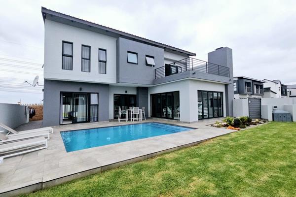 A Beautiful and Ultra Modern 5 Bedroom 5 Bathroom house for rent in Midstream Heights 

Open plan lounge, kitchen and dining room ...