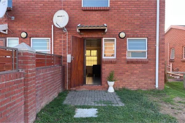 The low maintenance face brick house is situated in a well sought area. 2 bedrooms with built-in cupboards and fully carpeted.
Open ...