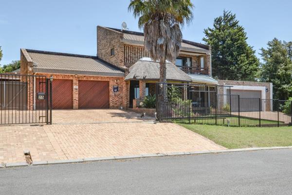 This stunning 4-bedroom face-brick home is situated in the highly sought-after Vergesig neighborhood of Durbanville, offering ...