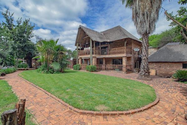 1 hectare farm with 6 bedrooms 4 bathroom home, 2 rentable flats and workshop for sale in derdepoort, pretoria!

This property is ideal ...