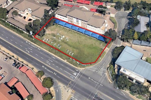 This vacant land has a prime corner location at a traffic light intersection with Witkoppen road.  In addition to superb main road ...