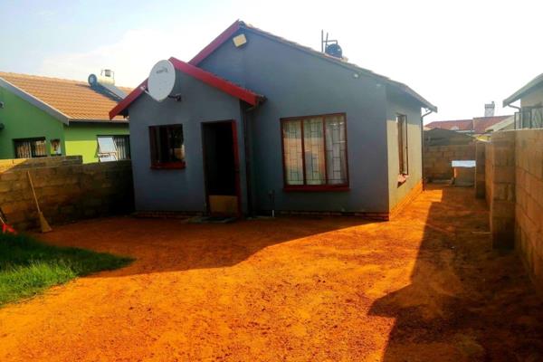 2 bedrooms house for sale in Soshanguve East. 100% FINANCE available!!!

This cosy home is situated in close proximity to schools ...