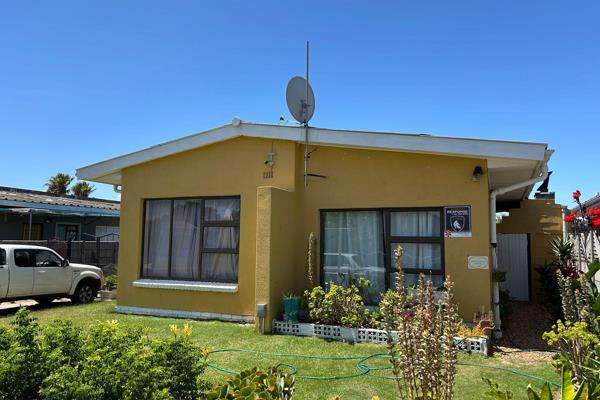 For Sale: Spacious Family Home in Peerless Park North, Kraaifontein

This well-positioned property offers the perfect blend of comfort ...