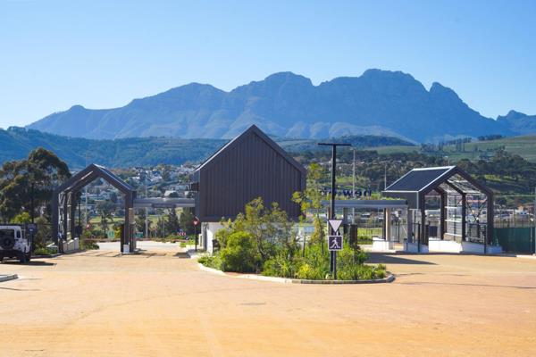 Beautifully designed, single story 3 bedroom home just been built in this very popular neighbourhood of Stellenbosch. Award winning ...