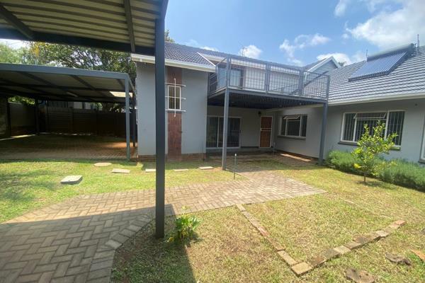 Commune ideal for students at it is close to UP Hatfield &amp; Prinshof.

The house has two large living areas, large kitchen with ...