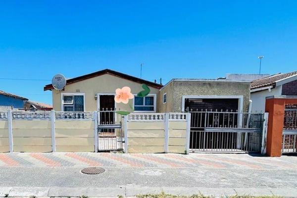 This lovely home it&#39;s located in the well -known area of Khayelitsha Litha Park
This lovely home offers: Main house
Two standard ...