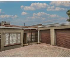 House for sale in Thembisa