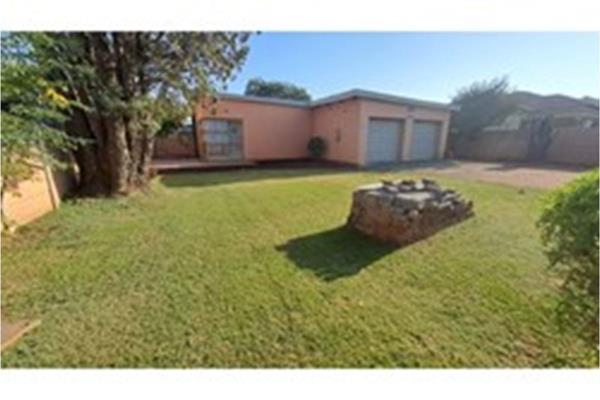 Welcome to your dream rental home in the heart of Leondale, Gauteng! This remarkable 3-bedroom, 2-bathroom house, has just returned to ...