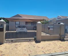 Townhouse for sale in Vredekloof East