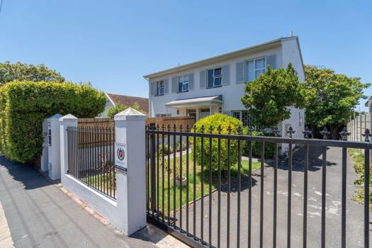 3 Bedroom Townhouse for sale in Kenilworth