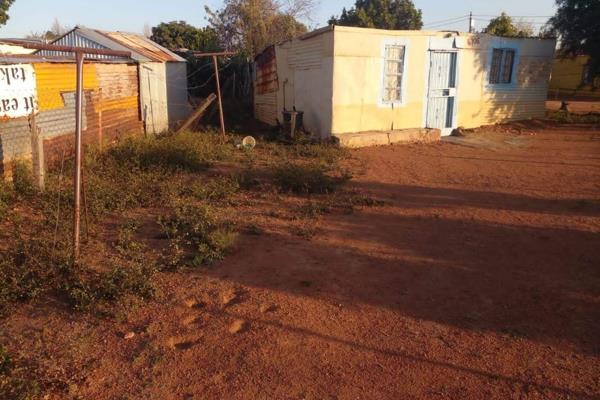 Vacant land for sale in Soshanguve south Ext 12
NB!!! Cash only 
Cash only 
300 m2
Water and electricity available
Tittle deed ...