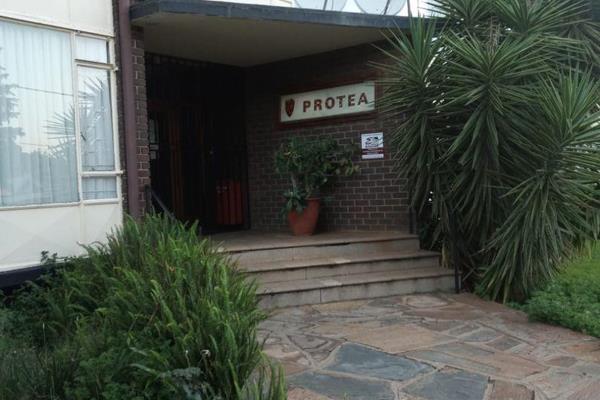 *FLORIDA (PROTEA COURT) FLAT FOR RENTAL R6500PM* 

Opposite Police Station &amp; Near ...