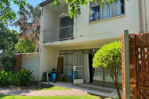 Close to school in mint condition. Trendy and spacious. 

3 Bedroom
Balcony 
2.5 Bathrooms
Kitchen 
Lounge &amp; Dining room ...