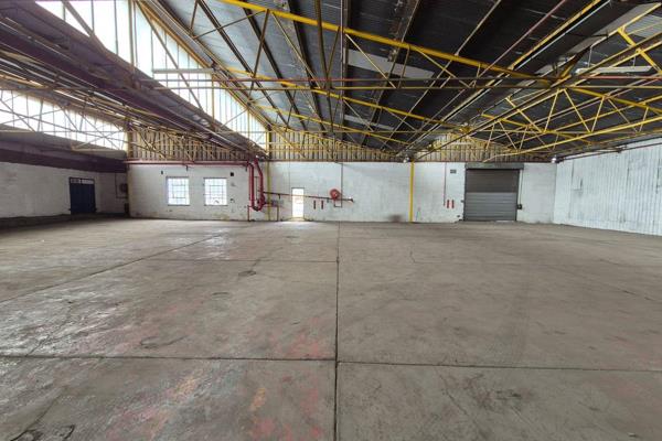 Large open box warehouse available for immediate occupation. This unit boasts phenomenal ...