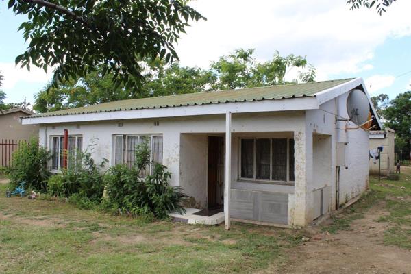 (Bank Sole Mandate)
This investment property in Rose Park consists of

Main House:
3 x Bedrooms
1 x Lounge
1 x Bathroom
1 x ...