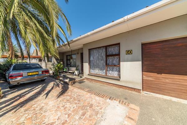 This 3 bedroom house boasts a spacious living area perfect for relaxing or entertaining ...