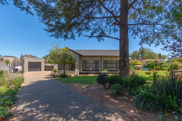 Sole Mandate
Nestled on the quite side of Modder East on the East Rand You will find this beautiful close to Shops and schools and ...