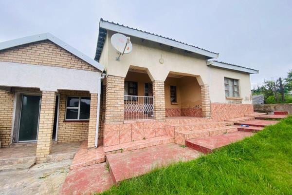 Sizwe Mlungwana Properties presents this 10 bedroom house to the market.

The house consist of 2 bathrooms and 3 seperate toilets ...