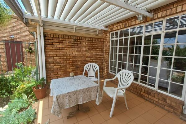 Secure tranquil lock-up and go Lifestyle Retirement Village with excellent location in the Old East of Pretoria.

Convenient location ...