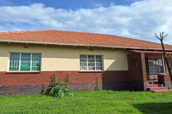 This spacious 3 bedroom house in Evander is perfect for family living.
It features a cosy living room a dining room and well-equipped ...