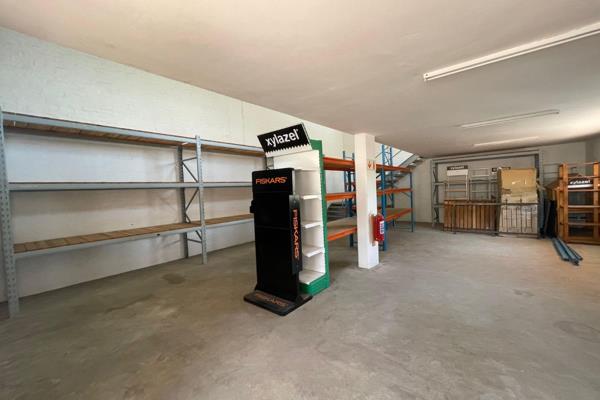 Discover a well-designed 150m2 industrial unit in the sought-after Barbeque Downs area ...