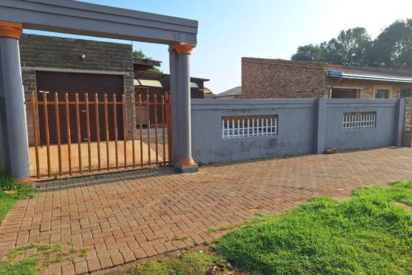 2 bedroom
Bathroom
Garage take 3 cars
Paved with lockable gates