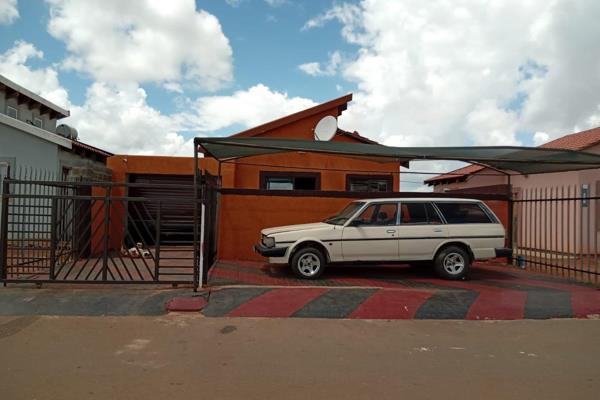 Open plan kitchen with sitting room
Bathroom
2 bedrooms
Garage (3 cars)
3 outside rooms
