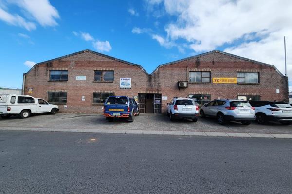 This &#177;900 m2 industrial property on Trafford Road in Blackheath Industria is ...