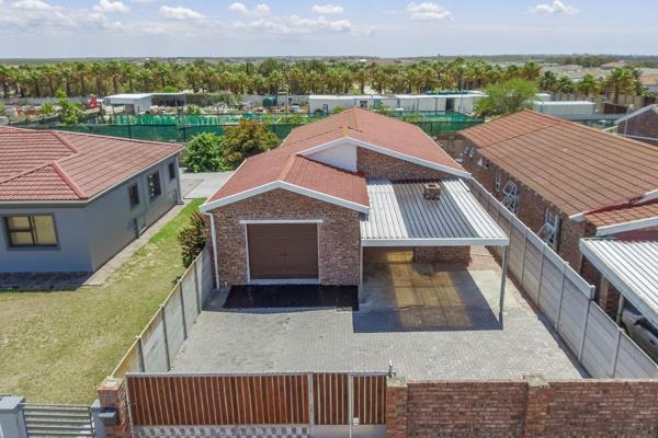 Property comprises of: 

•	Bedrooms - 3 well-sized bedrooms.  All tiled and have plenty of built-in cupboards. All have ...