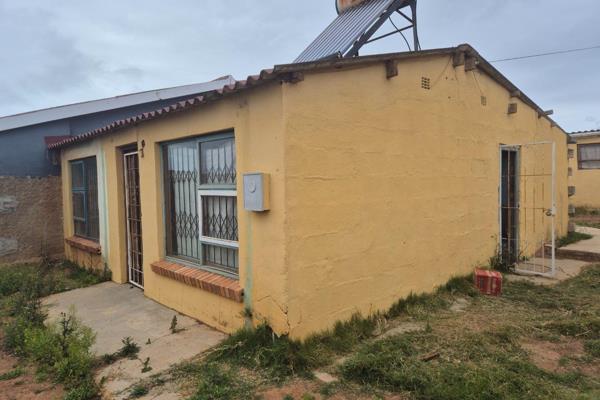 Lovely house situated in Zwide with 2 bedrooms, living room, kitchen. 3 flatlets, outside toilet and boundary walls with gates. Contact ...