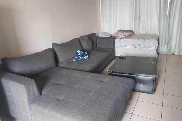 Discover this cozy 1.5-bedroom flat in the heart of Pretoria West, available to rent or ...