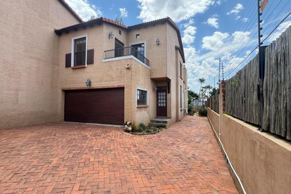 Modern duplex in well-managed Estate of Country View
Welcome to this beautifully designed and modern duplex, perfectly suited for ...