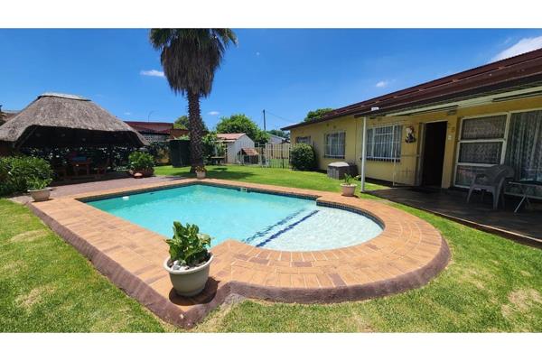 Charming 3-Bedroom Home with Pool, Lapa, and Bonus Flat in Minnebron
Nestled in the heart of Minnebron, this well-maintained property ...