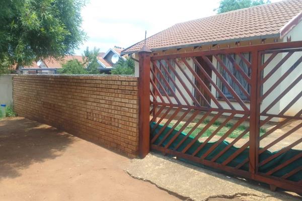 This property consists of:
1.Two bedroom. 
2.Kitchen.
3.Bathroom.
4.Lounge.

This is a standard house in Soshanguve xx next to ...