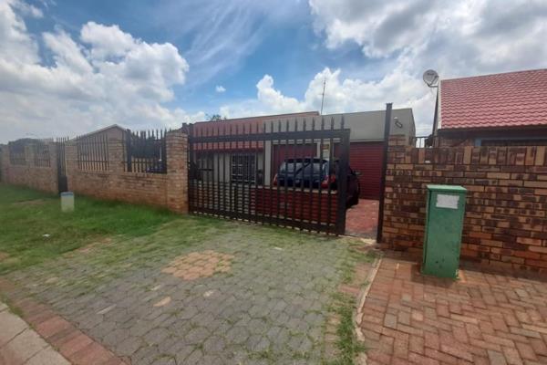 3 bedroom house for Rental at Eldorado Park ext 9

Bedrooms are fully tiled and have built in cupboards, first bathroom has bath basin ...