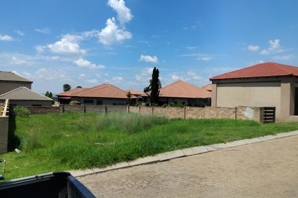 Vacant stand for sale!!!!

The stand is situated in an upmarket area estate , gemini villa in ben fleur .