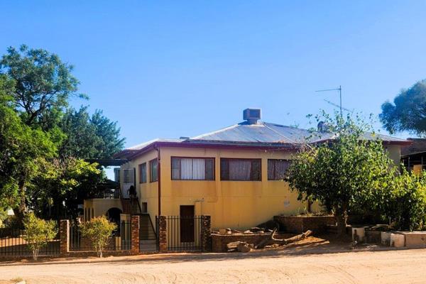 Nestled in the serene countryside of Keimoes, this delightful family home offers a tranquil escape from the hustle and bustle of city ...