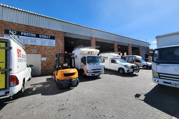 **Prime 580m2 Warehouse TO RENT in Triangle Farm**  

This exceptional 580m2 warehouse ...