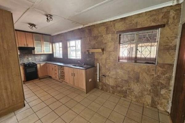 3 bedroom house to let in Minnebron Brakpan with a bachelor flat and splash pool for only R12200 available 1st February 2025 don&#39;t ...