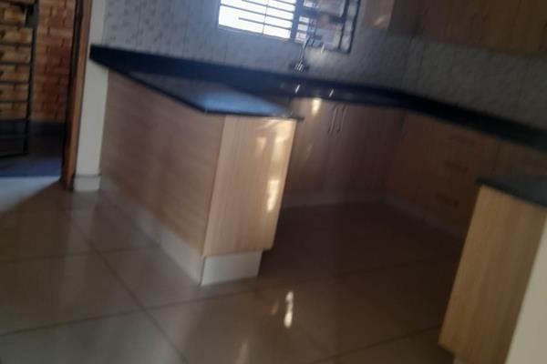 Newly built flats to let 
Close to all amenities
R5200 plus one month&#39;s deposit ...