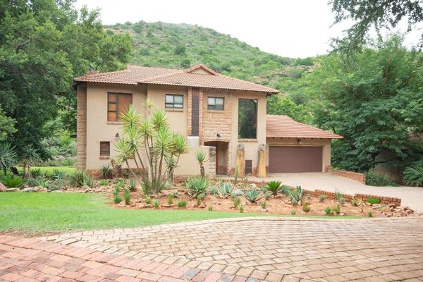 Nestled within the picturesque Heidelberg Kloof Nature Estate, this exquisite 229m&#178; home offers an idyllic retreat for those ...