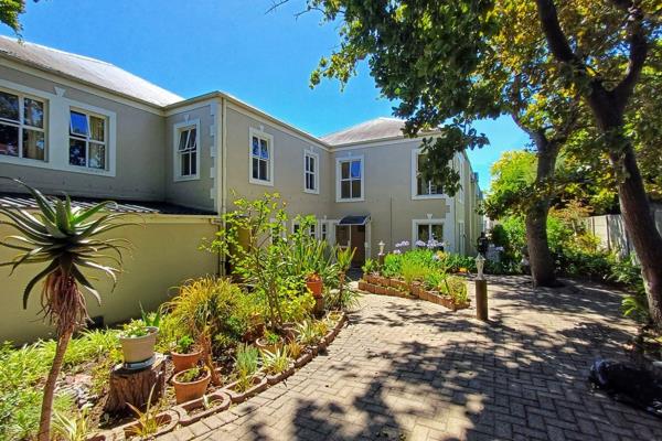 Discover the warmth and comfort of this inviting 2-bedroom apartment, located in the heart of the sought-after Onze Molen community. ...