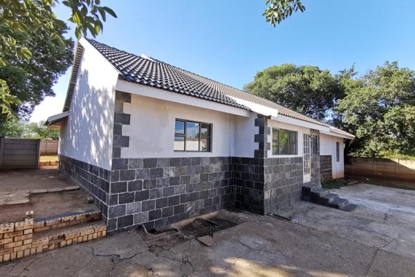 This home is located in Stilfontein Ext 1 and is in easy access of the n12 Highway – newly renovated and upgraded with beautiful ...