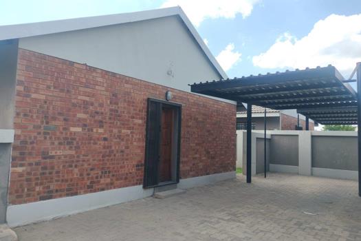 2 Bedroom Townhouse for sale in Estoire