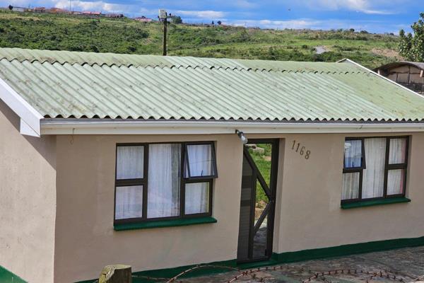 This 2 bedroom home at Mdantsane is ready for its new owner.
The house is near the main road and taxi route.
With aluminium windows ...