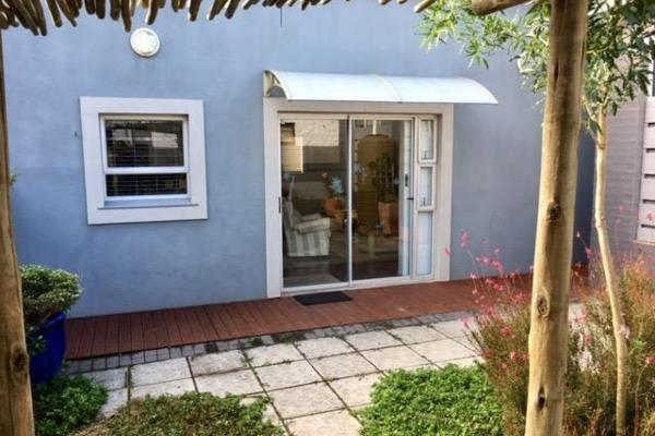 Modern open plan garden cottage available in Gonubie.
Nestled in a peaceful and private setting, this delightful 1-bedroom garden ...