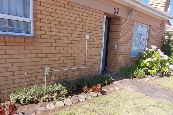 RENDEZVOUS VILLAGE

House to let in this complex which is situated next to South Cape College.

Two bedrooms with two bathrooms.  Only ...