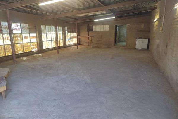 Are you looking for the perfect commercial space for your business? This well-positioned factory unit in Delporton, Krugersdorp, is ...